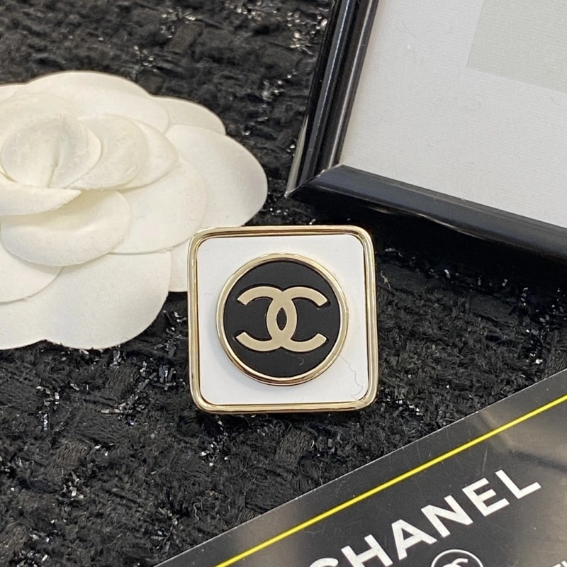 Breathable Chanel Brooches 221848