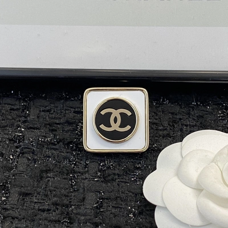 Breathable Chanel Brooches 221848