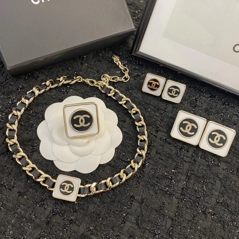 Breathable Chanel Brooches 221848