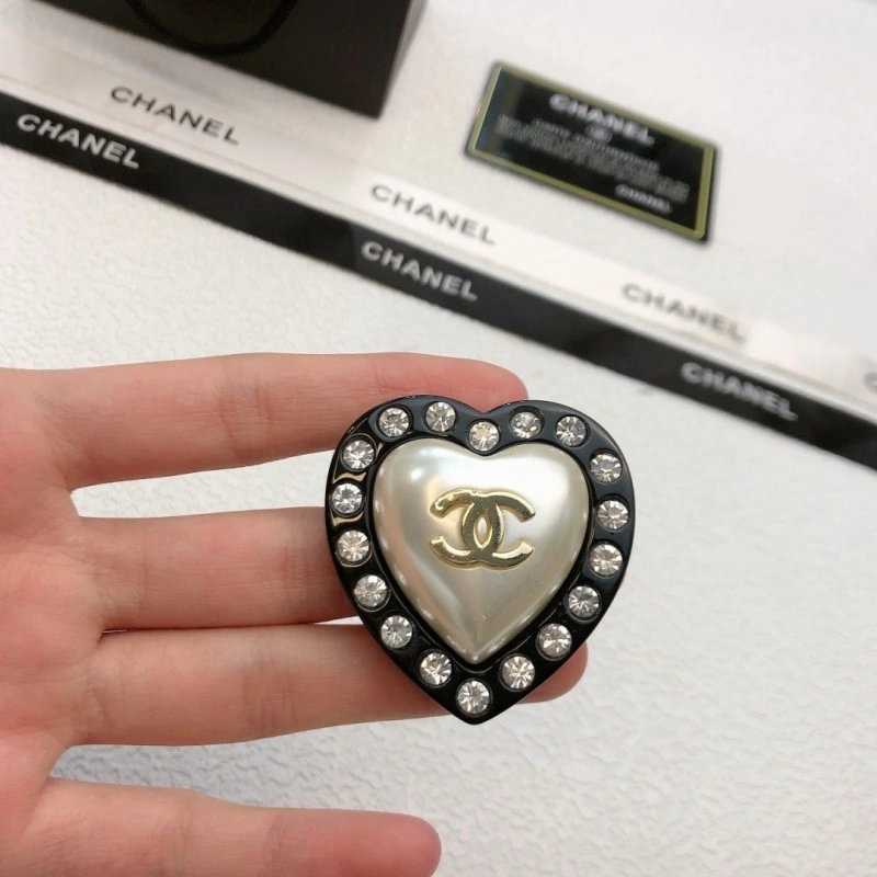 FashionForward Chanel Brooches 221842