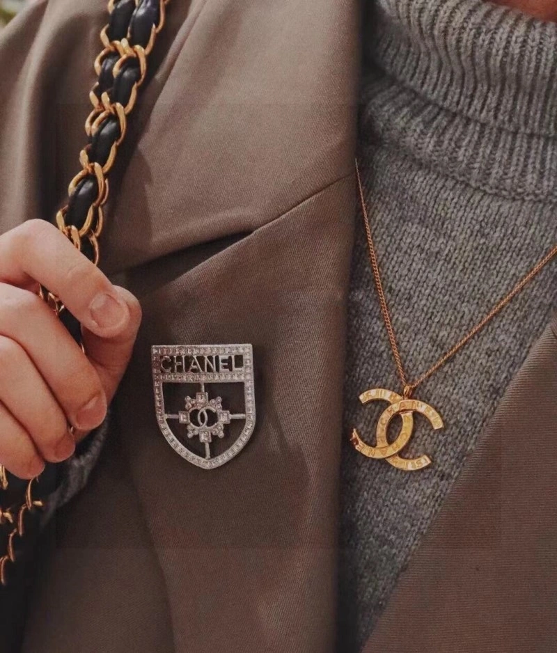 Versatile Chanel Brooches 221881