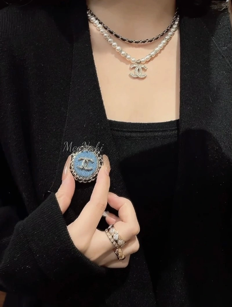 Flexible Chanel Brooches 221932