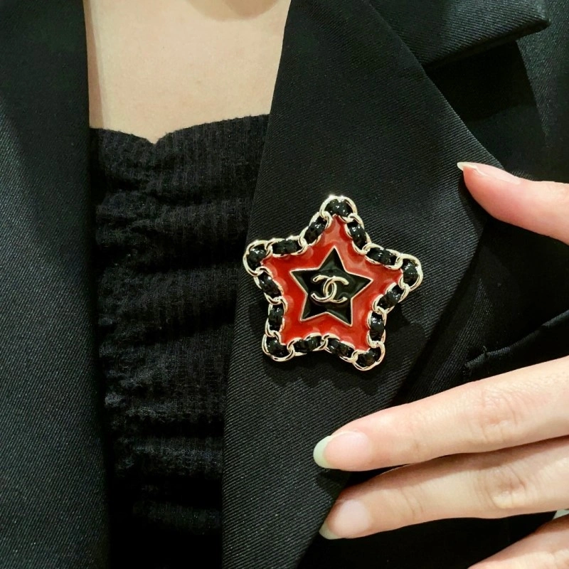 Attractive Chanel Brooches 221837