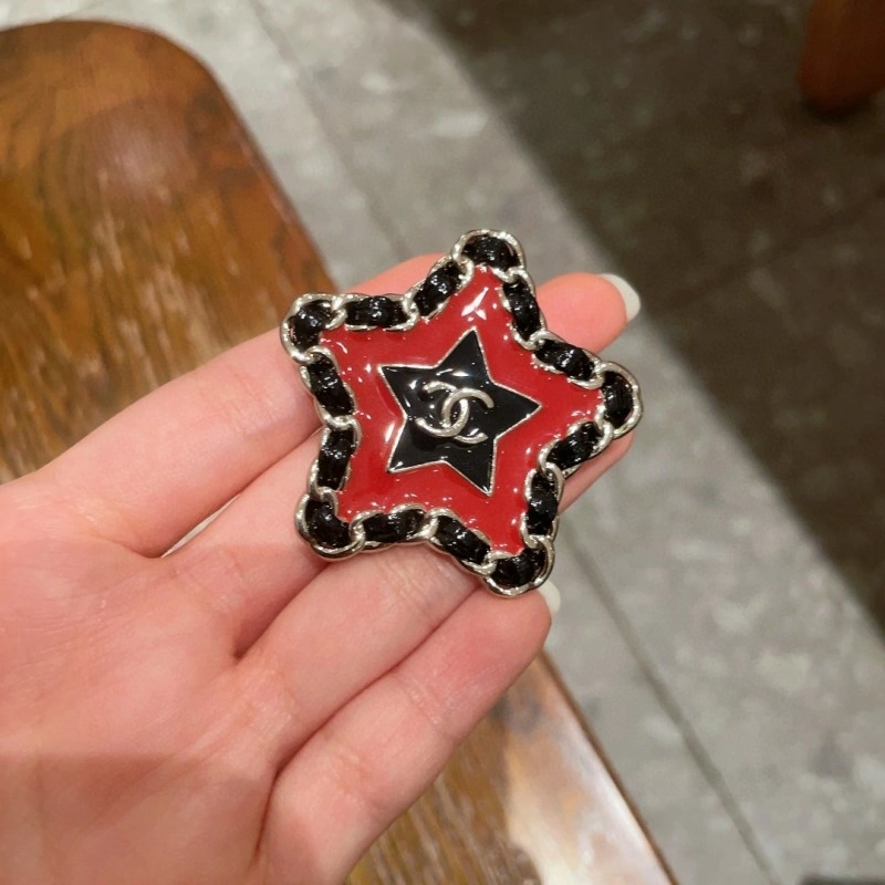Attractive Chanel Brooches 221837