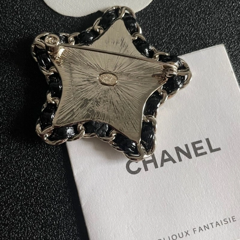 Attractive Chanel Brooches 221837