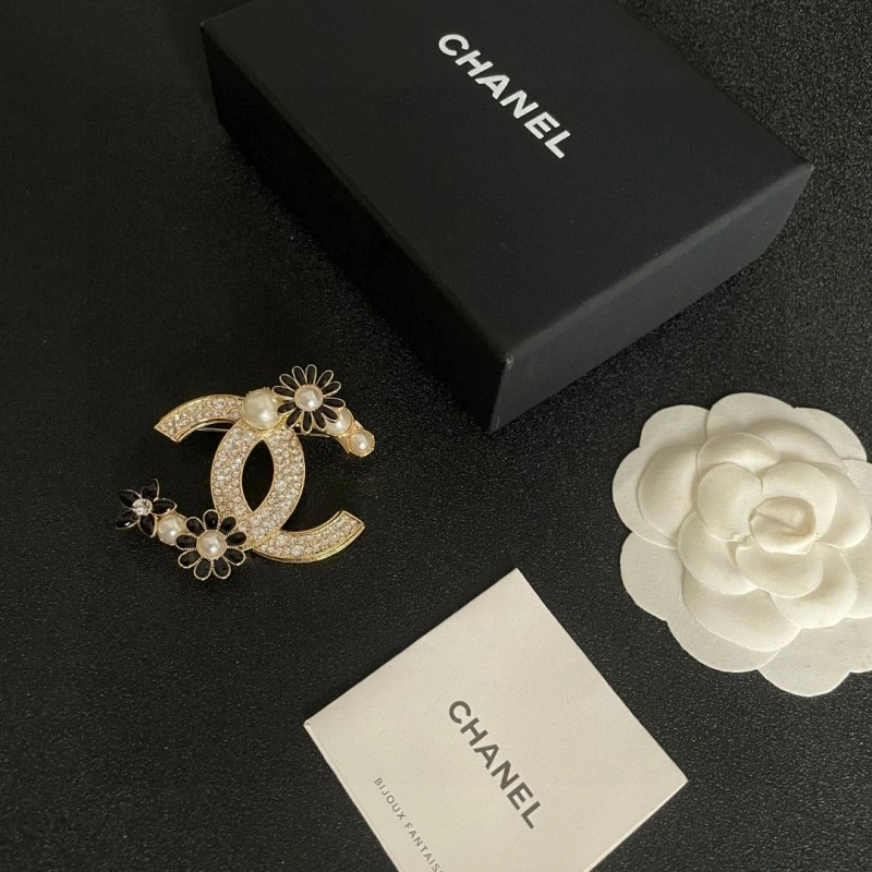 Comfortable Chanel Brooches 221823