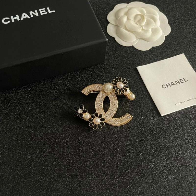 Comfortable Chanel Brooches 221823