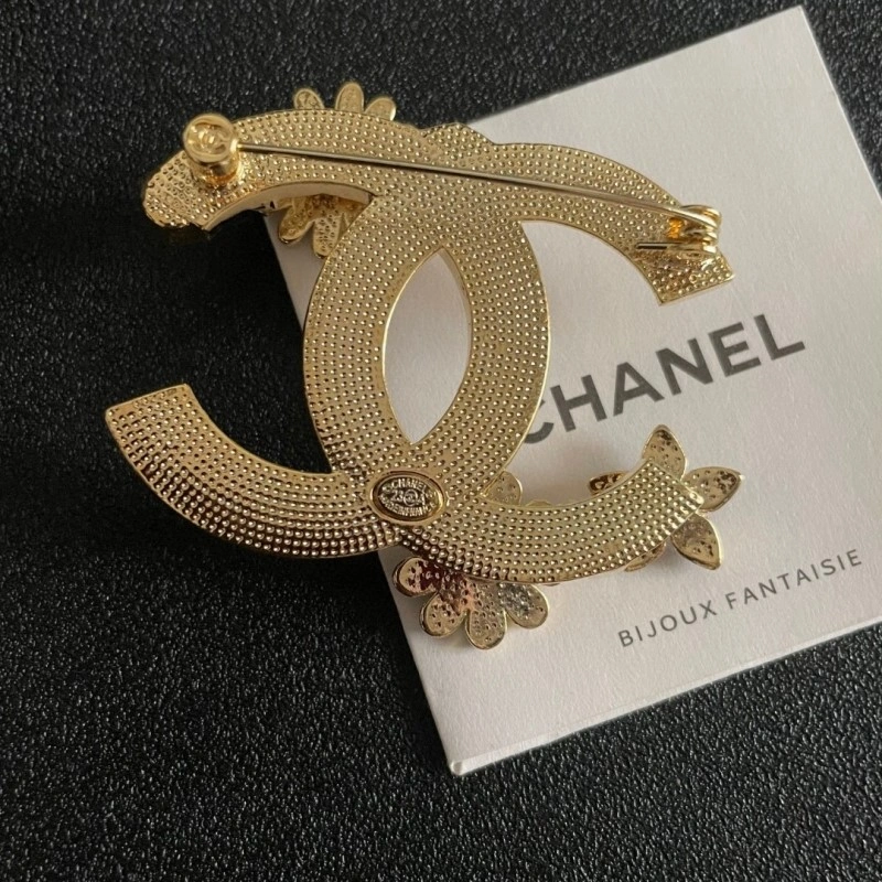 Comfortable Chanel Brooches 221823