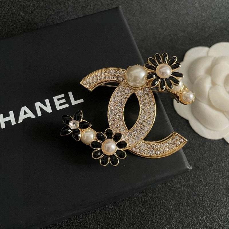 Comfortable Chanel Brooches 221823
