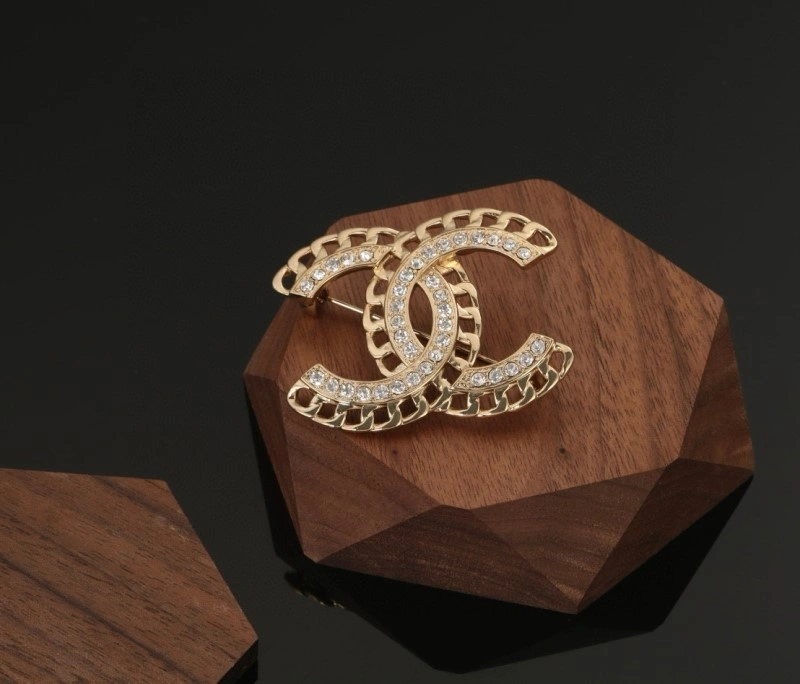 Stylish Chanel Brooches 221812
