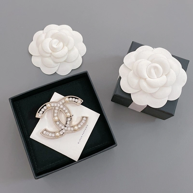 Chanel Brooches Unisex 221808
