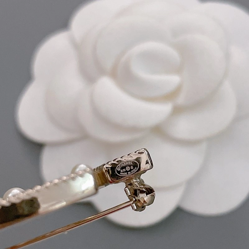 Chanel Brooches Unisex 221808