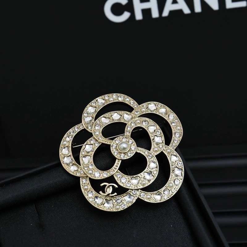 Comfortable Chanel Brooches 221813