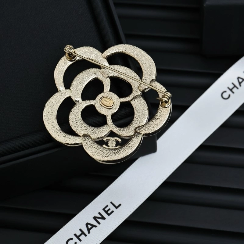Comfortable Chanel Brooches 221813