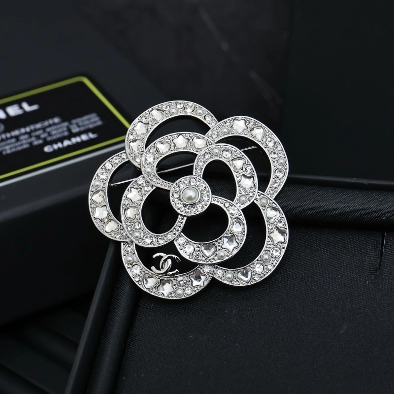 Comfortable Chanel Brooches 221813