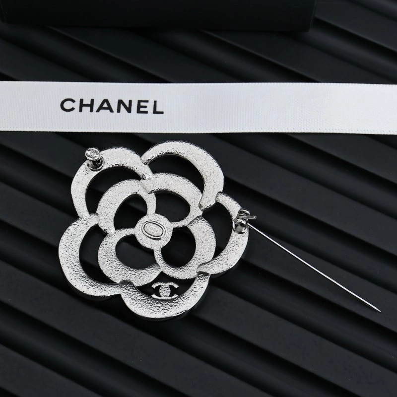 Comfortable Chanel Brooches 221813