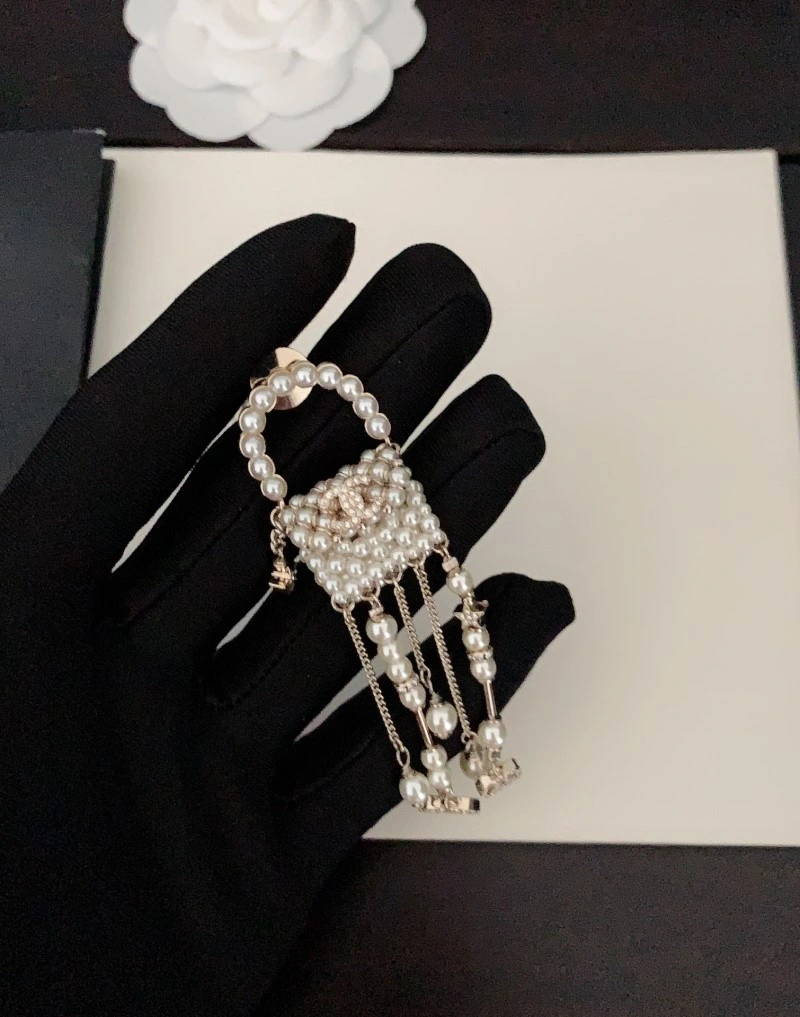 Chanel Brooches Supportive 221802