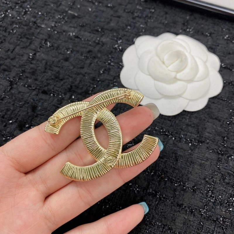 Chanel Brooches Sleek 221806