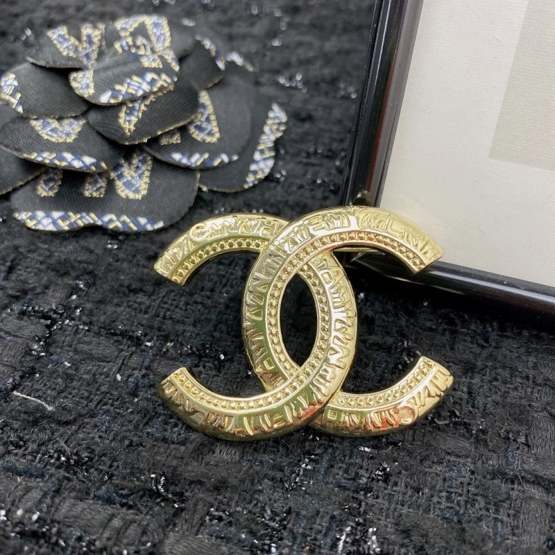 Chanel Brooches Sleek 221806