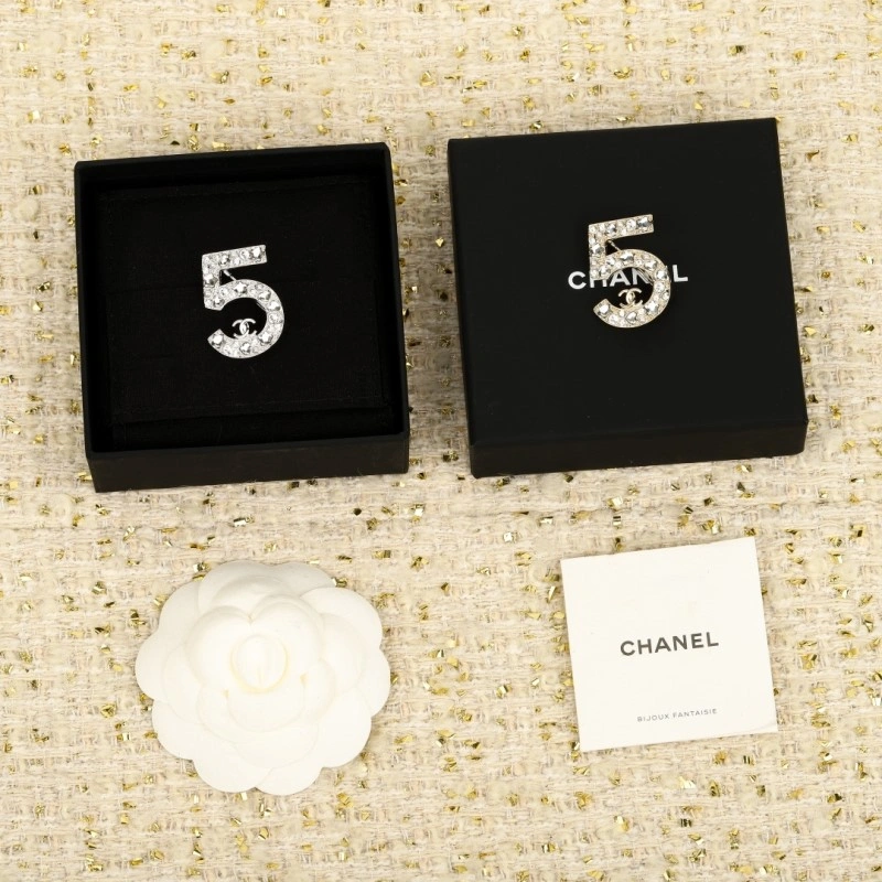 SoftTouch Chanel Brooches 221801