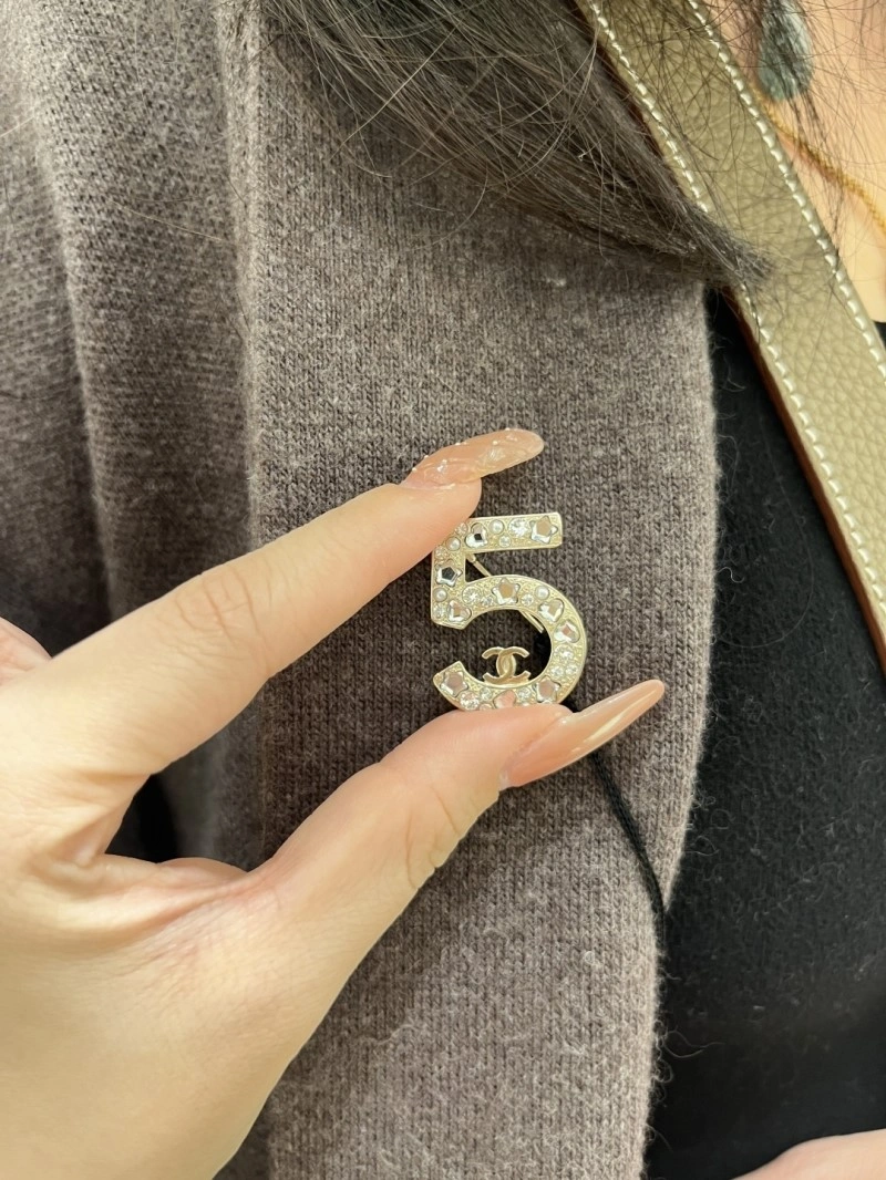 SoftTouch Chanel Brooches 221801