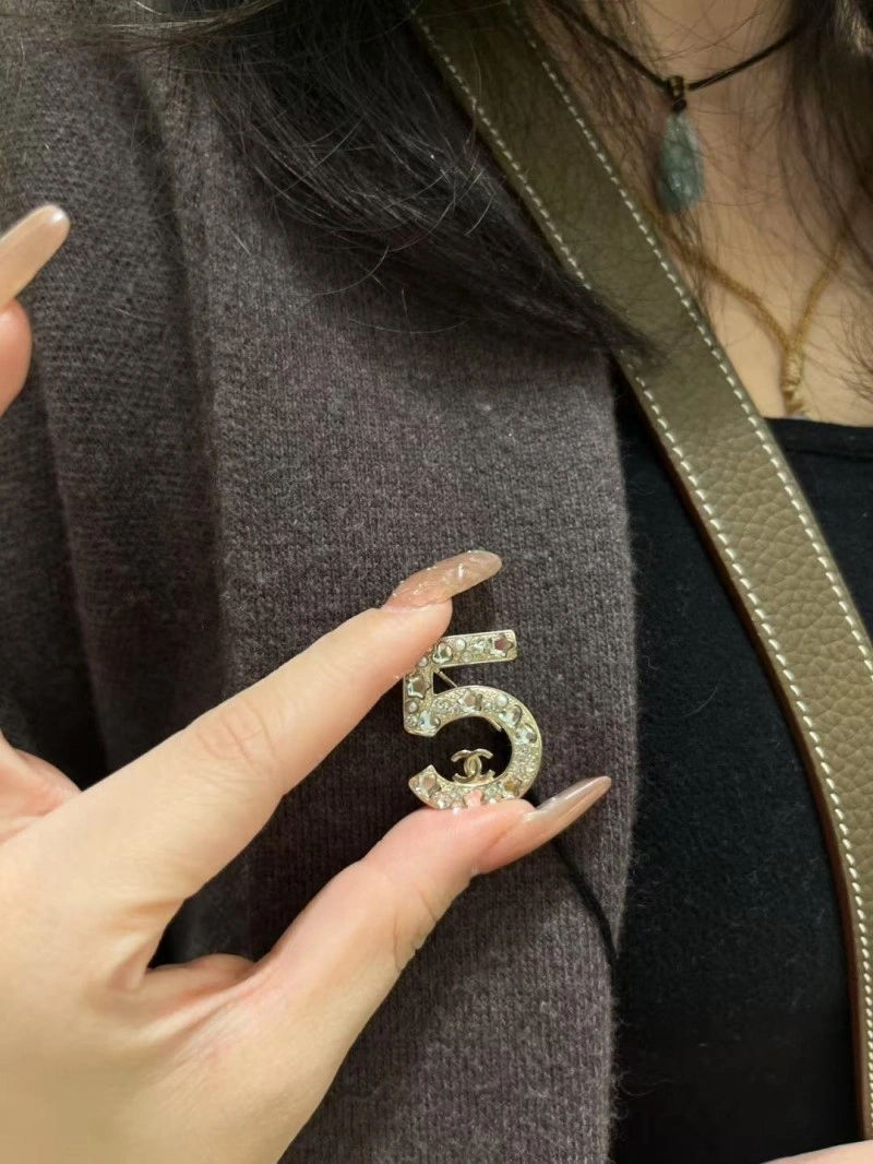 SoftTouch Chanel Brooches 221801
