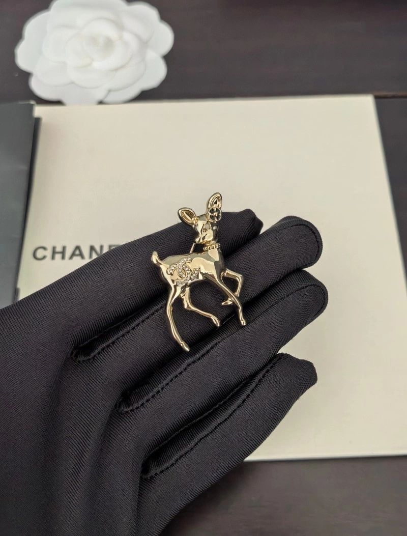 Chanel Brooches Resilient 221800