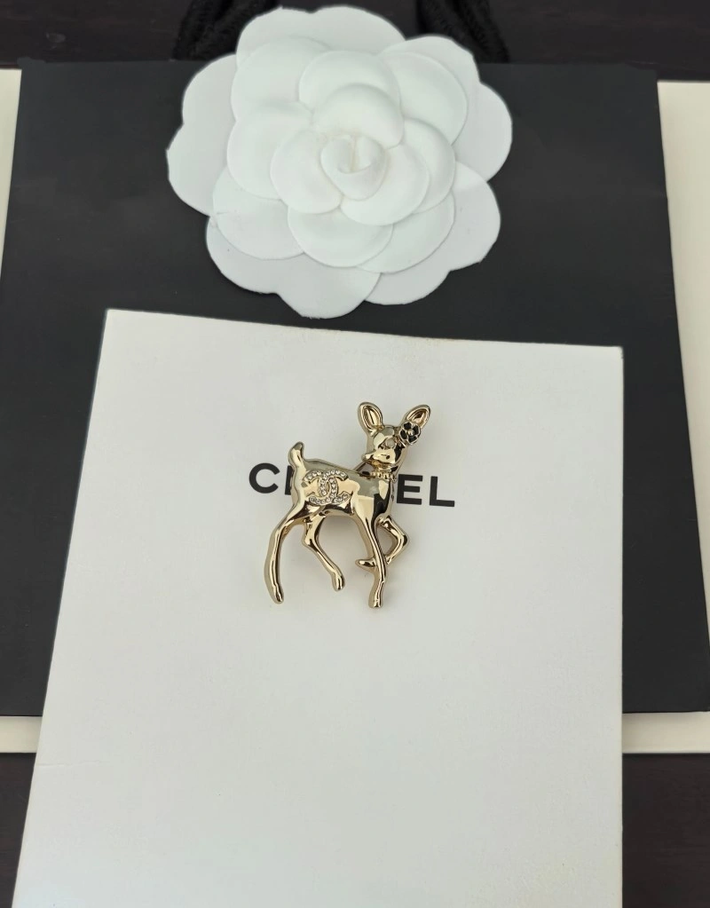 Chanel Brooches Resilient 221800