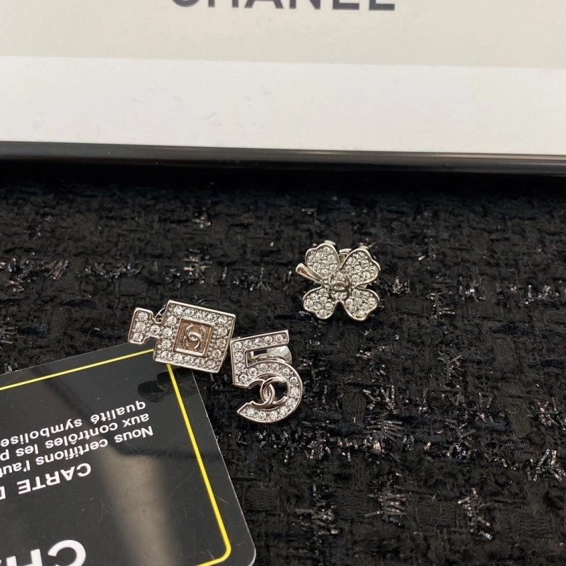 Modern Chanel Brooches 221795
