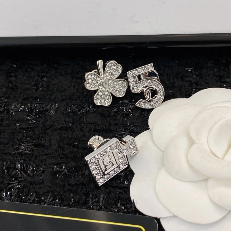 Modern Chanel Brooches 221795