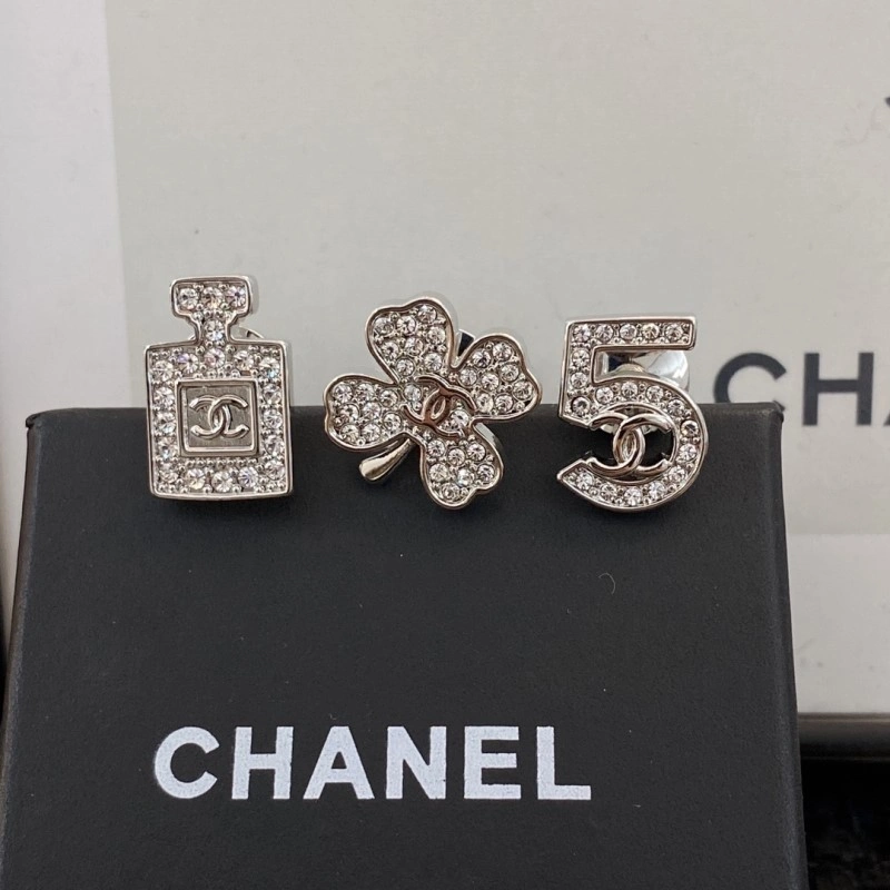 Modern Chanel Brooches 221795