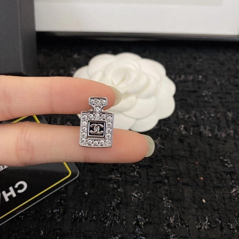 Modern Chanel Brooches 221795