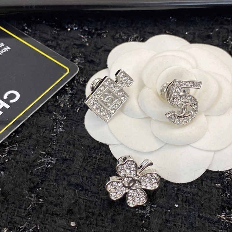 Modern Chanel Brooches 221795