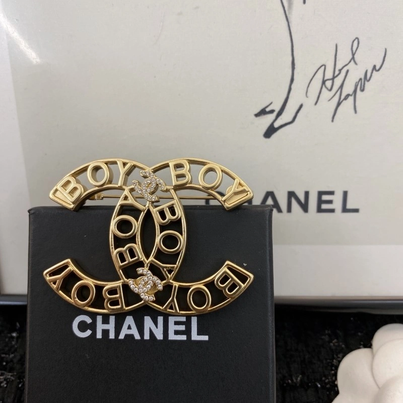 Chanel Brooches Snug 221790