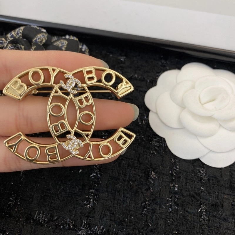 Chanel Brooches Snug 221790