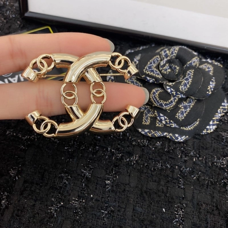 GoodFit Chanel Brooches 221782