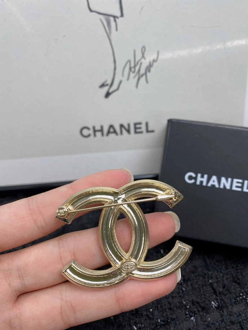 WrinkleFree Chanel Brooches 221783