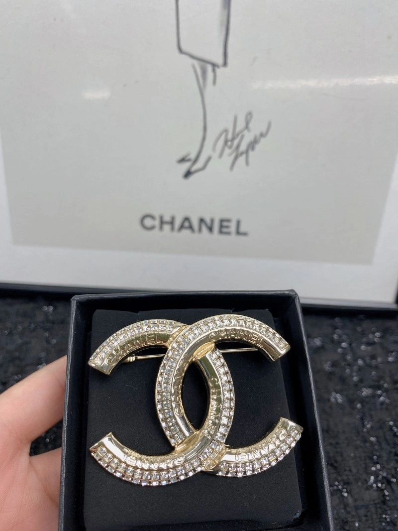WrinkleFree Chanel Brooches 221783