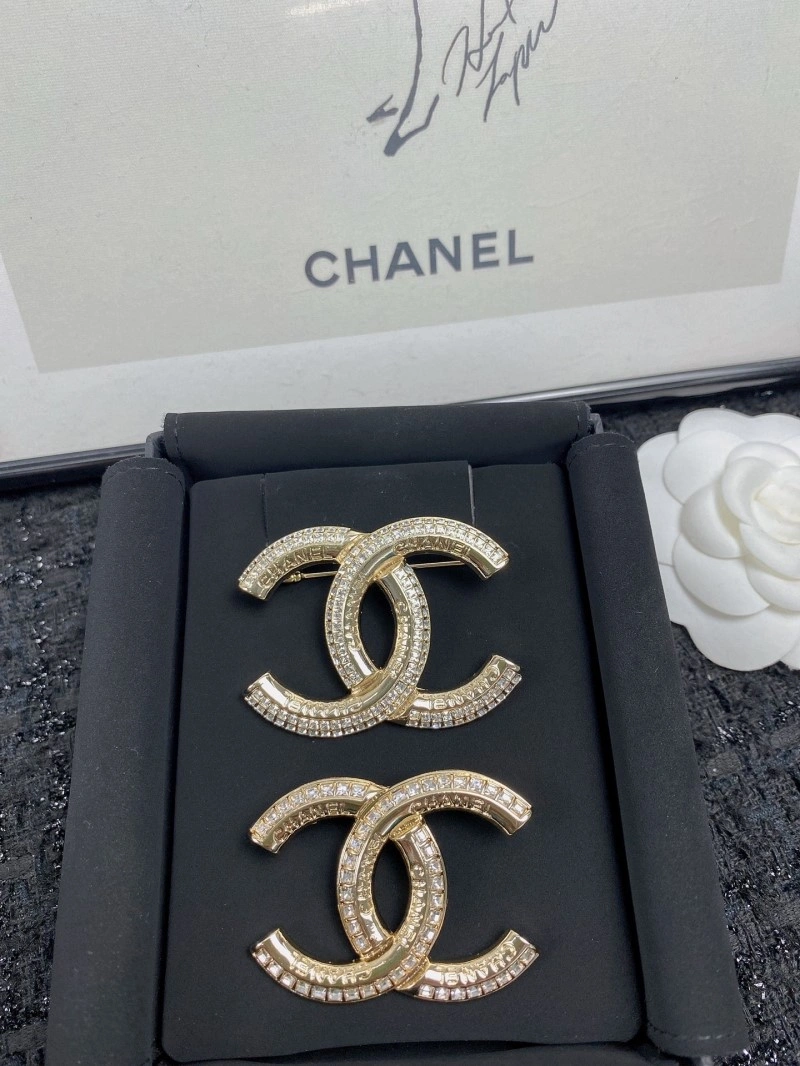 WrinkleFree Chanel Brooches 221783