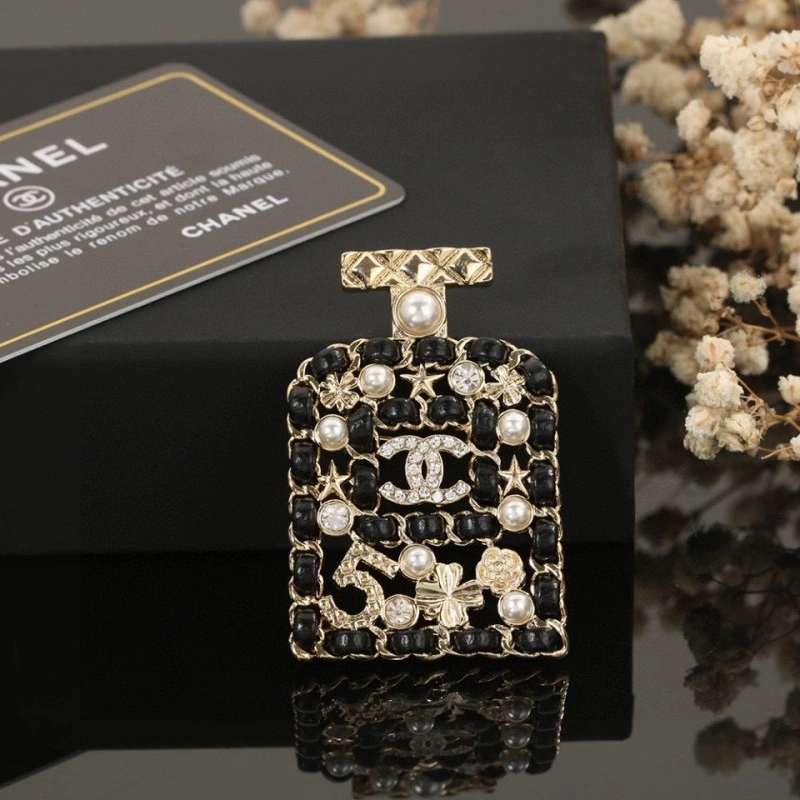 WellDesigned Chanel Brooches 221779
