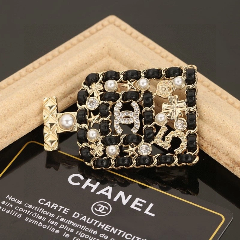 WellDesigned Chanel Brooches 221779