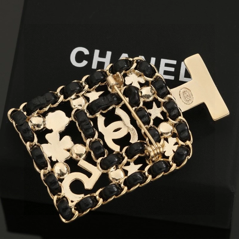 WellDesigned Chanel Brooches 221779