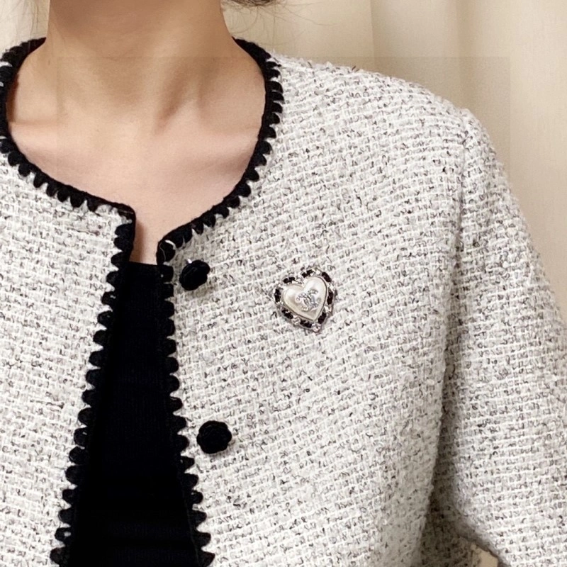 EyeCatching Chanel Brooches 221781