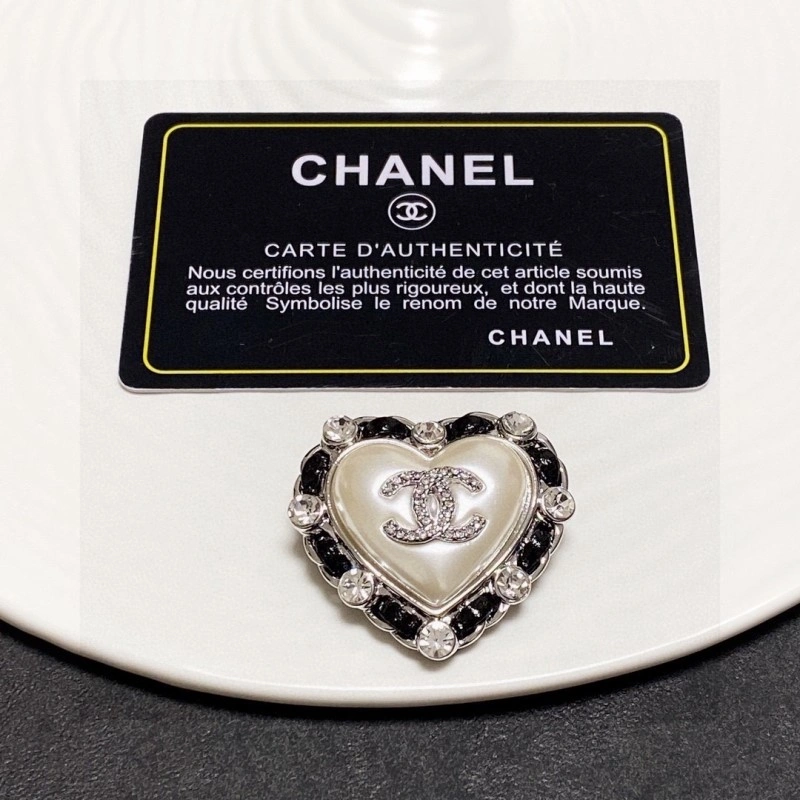 EyeCatching Chanel Brooches 221781
