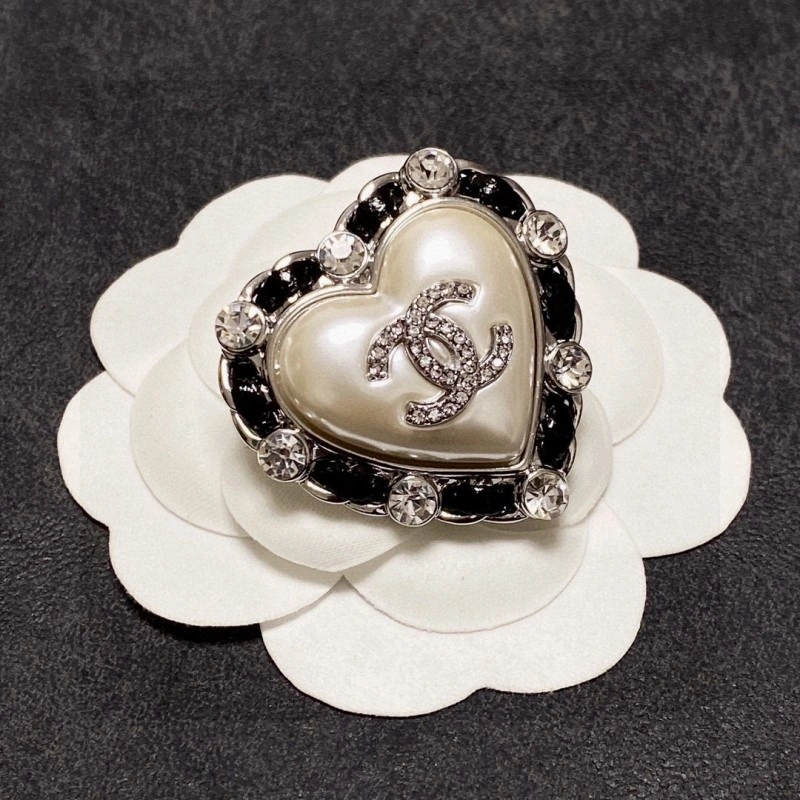 EyeCatching Chanel Brooches 221781