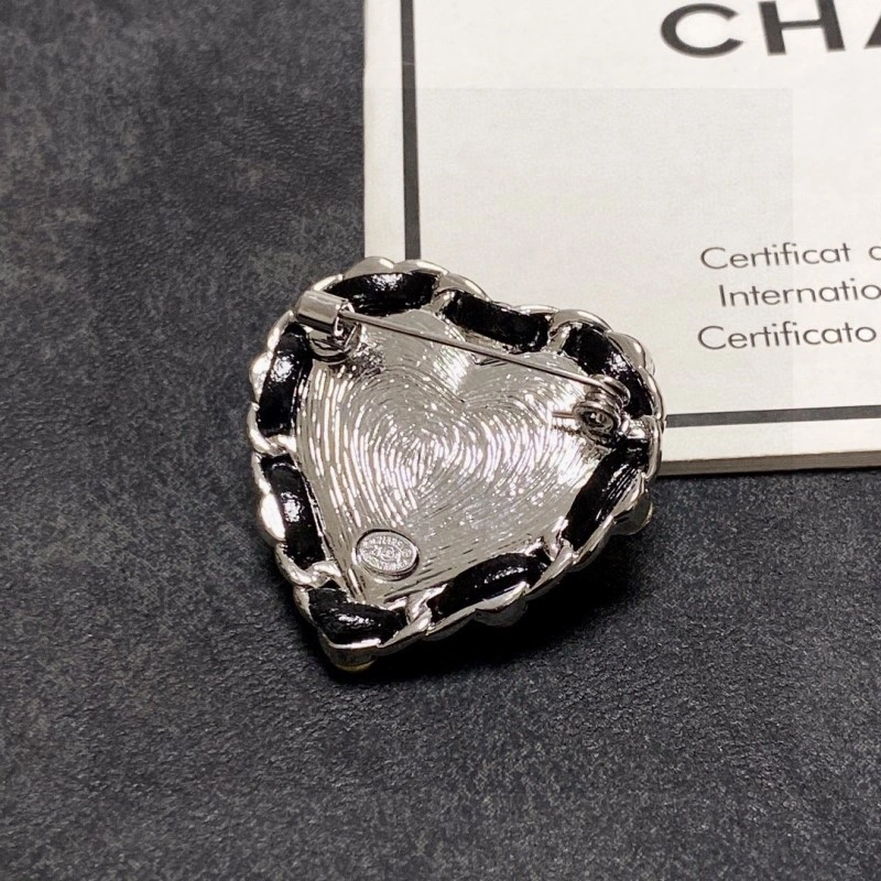 EyeCatching Chanel Brooches 221781