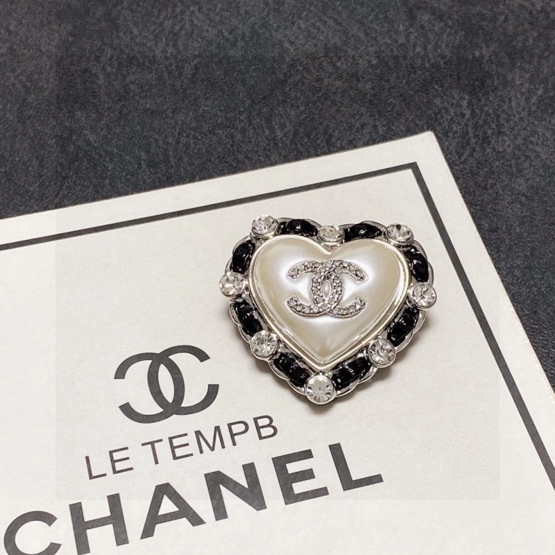 EyeCatching Chanel Brooches 221781