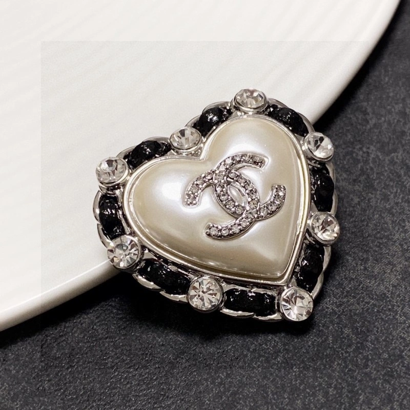 EyeCatching Chanel Brooches 221781