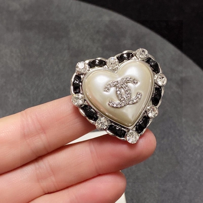 EyeCatching Chanel Brooches 221781