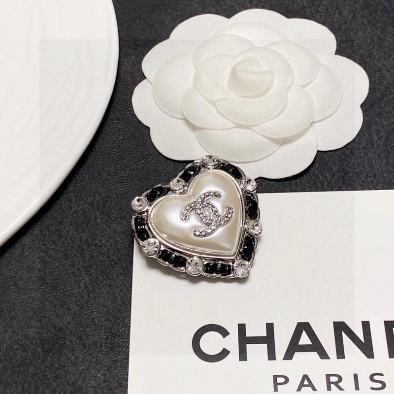 EyeCatching Chanel Brooches 221781